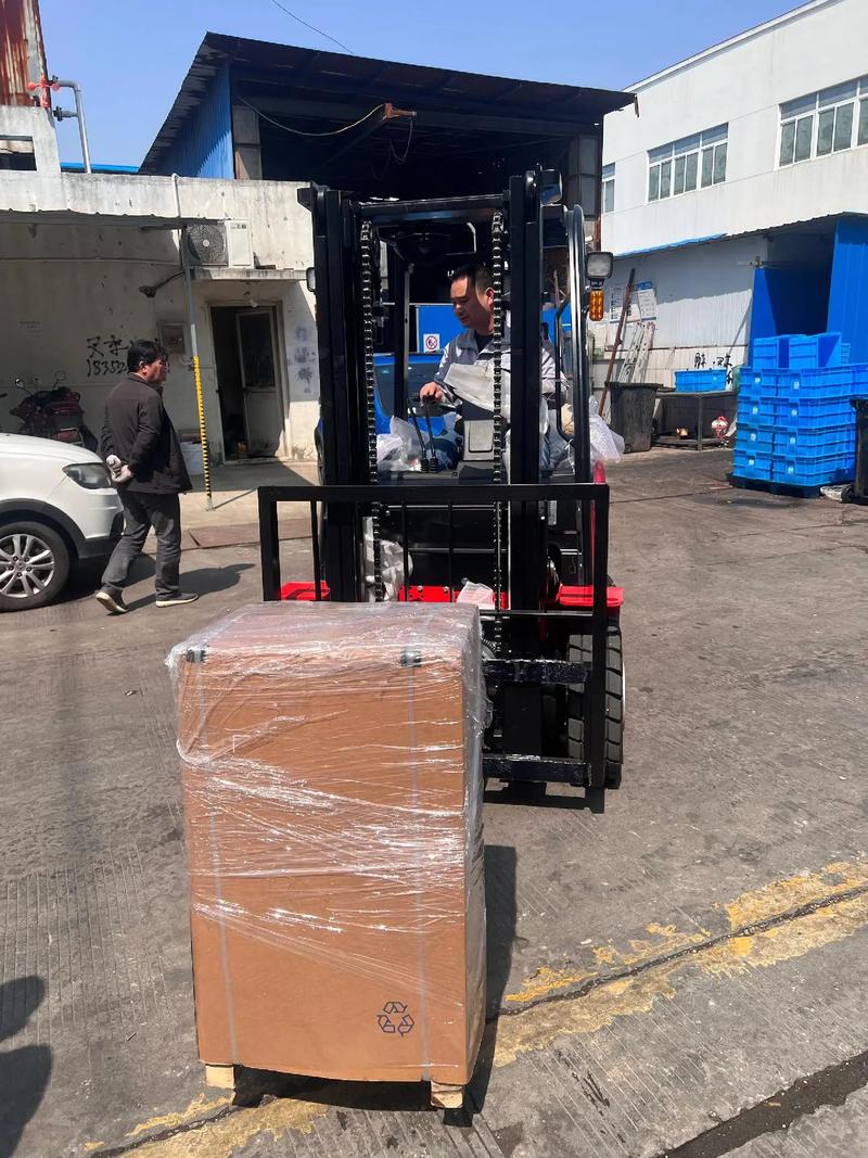杭叉2噸電動冷庫用車 精工品質，助力冷鏈倉儲高效運轉